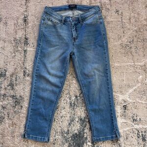 Curve appeal capri jean